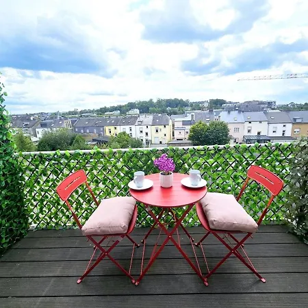 Bright 2br W Terrace&parking Spaces Apartman