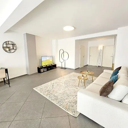 Bright 2br W Terrace&parking Spaces *