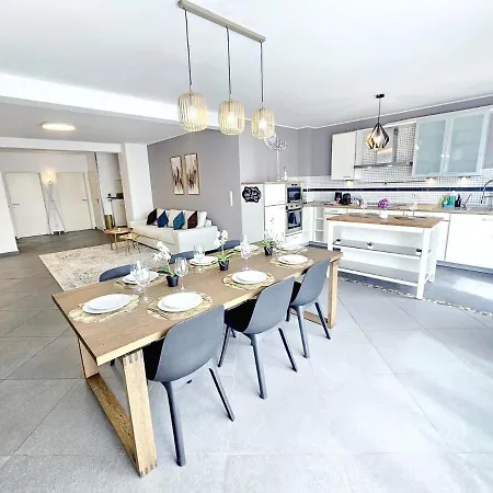 Bright 2br W Terrace&parking Spaces *