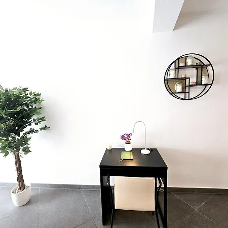 Apartman Bright 2br W Terrace&parking Spaces