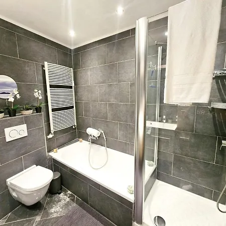 Lejlighed Bright 2br W Terrace&parking Spaces *