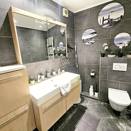 Bright 2br W Terrace&parking Spaces *