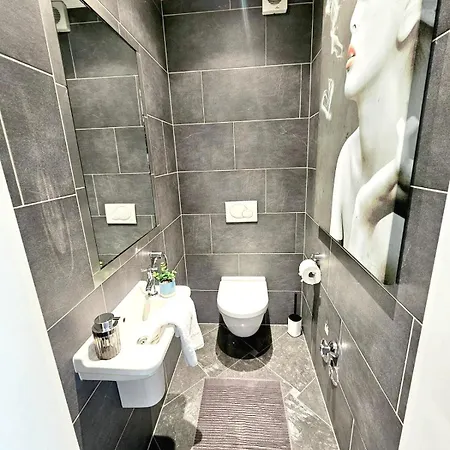 Bright 2br W Terrace&parking Spaces Apartman *